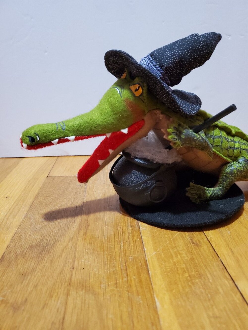 Annalee 8in Hocus Pocus Alligator Witch